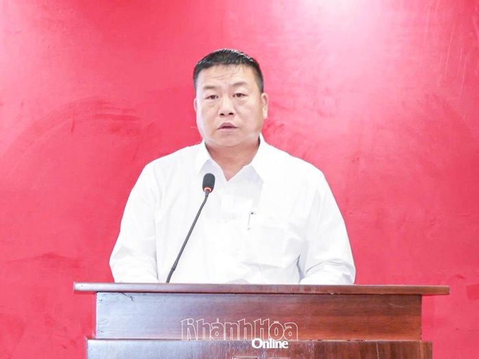 Đồng chí Võ Hoàn Hải báo cáo công tác chuẩn bị chuyển giao.