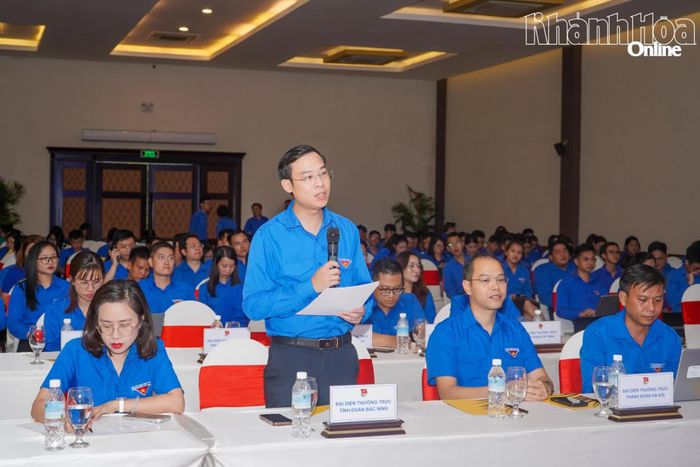Các đại biểu chia sẻ tại hội nghị.