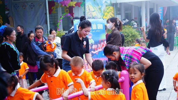 ... vui chơi cùng các em.