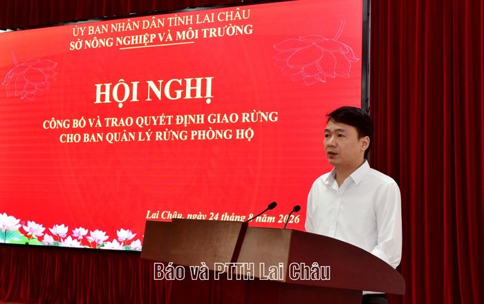 Lãnh đạo Ban Quản lý rừng phòng hộ phát biểu nhận nhiệm vụ.
