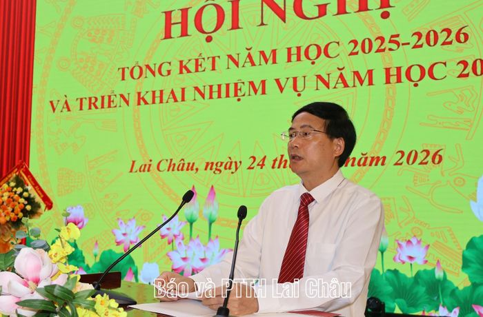 Đồng chí Mạc Quang Dũng - Giám đốc Sở Giáo dục và Đào tạo phát biểu tại hội nghị.