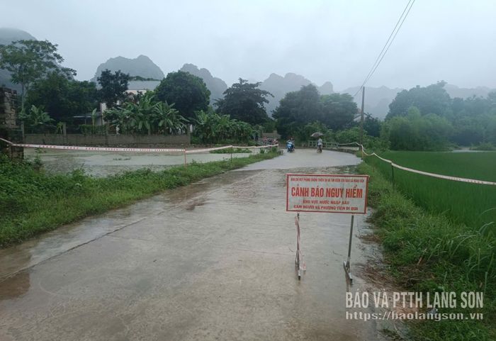 Mưa bão gây chia cắt một số điểm dân cư tại xã Vân Nham