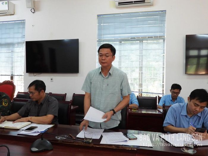 Đồng chí Đinh Hữu Học, Phó Chủ tịch Thường trực UBND tỉnh phát biểu tại cuộc làm việc