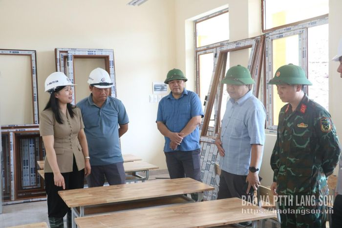 Đoàn công tác kiểm tra tình hình thực hiện Dự án Trường Phổ thông nội trú liên cấp Tiểu học và THCS Kiên Mộc tại xã Kiên Mộc
