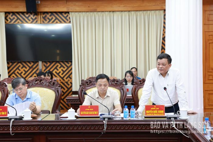Đồng chí Nguyễn Quốc Khánh, Ủy viên Ban Thường vụ Tỉnh ủy, Trưởng Ban Tuyên giáo và Dân vận Tỉnh ủy phát biểu tại hội nghị