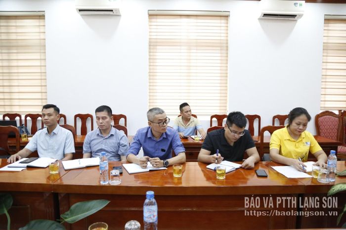 Các đại biểu tham dự cuộc họp