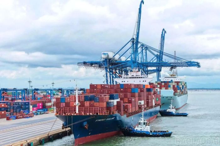 Đoạn luồng Lạch Huyện được mở rộng gấp đôi so với hiện nay giúp việc đón tàu vào cảng làm hàng thuận tiện hơn. Ảnh: Báo Hải Phòng.