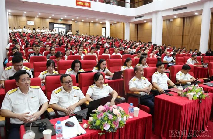 Các đại biểu dự hội nghị.