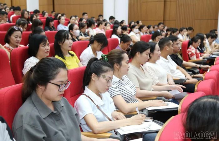 Đại diện các doanh nghiệp, hợp tác xã tham dự hội nghị.