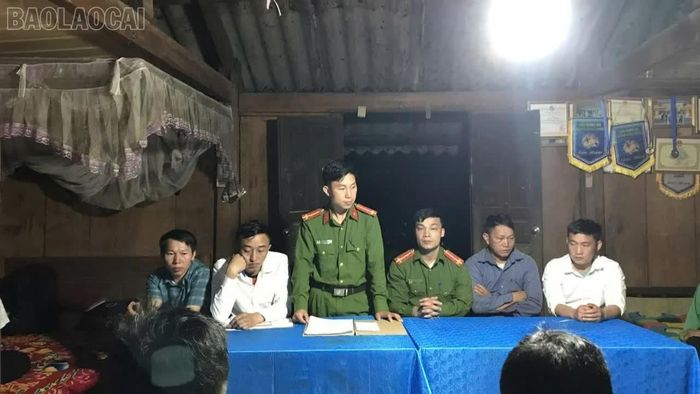 Cán bộ công an thường xuyên về thôn, bản tuyên truyền, vận động Nhân dân hưởng ứng phong trào toàn dân bảo vệ an ninh Tổ quốc và phòng, chống ma túy.