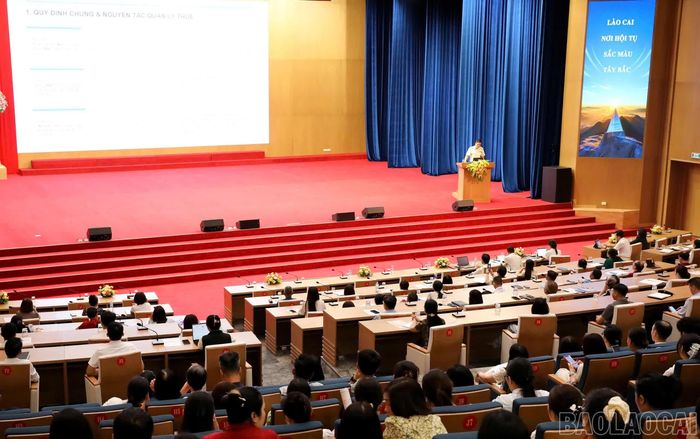 Thuế tỉnh Lào Cai tổ chức tập huấn chính sách thuế mới cho các doanh nghiệp, hợp tác xã trên địa bàn.