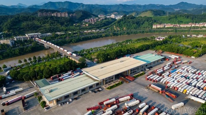 Giao thương sôi động tại Cửa khẩu Quốc tế đường bộ số II Kim Thành.