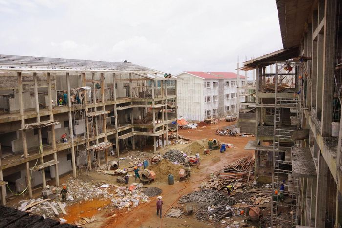 Các hạng mục Trường Phổ thông nội trú liên cấp Tiểu học và THCS Quảng Trực đang từng bước hoàn thiện