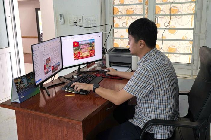 Anh Nguyễn Văn Anh thường xuyên sử dụng công cụ AI để hỗ trợ trong công tác tuyên truyền, nhất là làm đồ họa, Infographic...