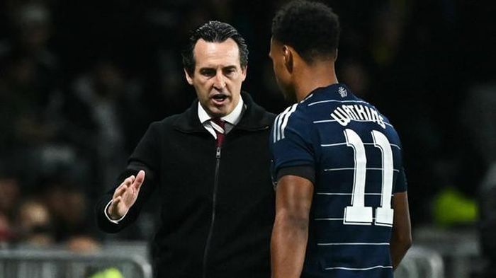 Emery từ chối trả lời trực tiếp về tình hình của Watkins. (Ảnh: Goal)
