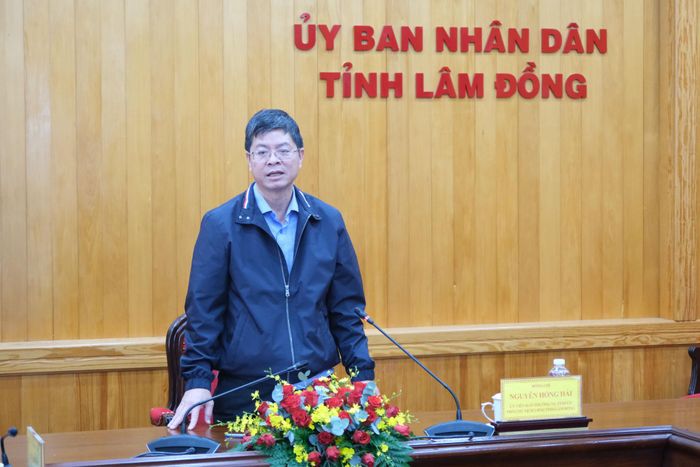 Đồng chí Nguyễn Hồng Hải, Phó Chủ tịch UBND tỉnh yêu cầu các cơ quan liên quan tập trung rà soát phương án đầu tư, triển khai dự án Đường bộ cao tốc Phan Thiết - Bảo Lộc - Gia Nghĩa