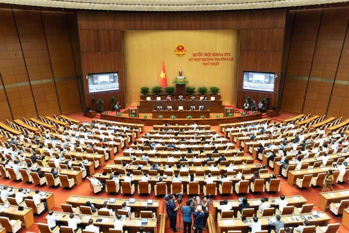 Hội trường Diên Hồng sáng 24/8