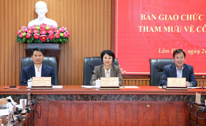 Các đồng chí đồng chủ trì hội nghị