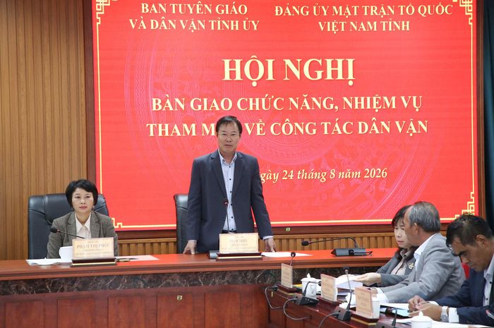 Đồng chí Phạm Triều, Ủy viên Ban Thường vụ Tỉnh ủy, Phó Chủ tịch Thường trực Ủy ban MTTQ Việt Nam tỉnh phát biểu tại hội nghị