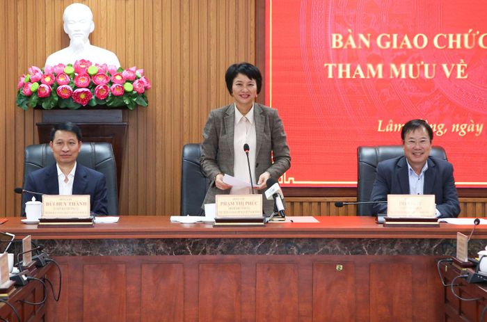Đồng chí Phạm Thị Phúc, Phó Bí thư Tỉnh ủy, Chủ tịch Ủy ban MTTQ Việt Nam tỉnh Lâm Đồng phát biểu tại hội nghị
