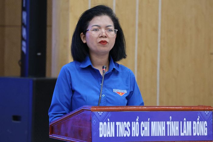 Phó Bí thư Tỉnh Đoàn Lâm Đồng H'Hồng phát biểu tại Ngày hội tư vấn, giới thiệu việc làm