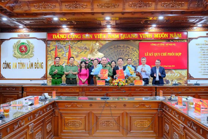 Đại diện Công an tỉnh và Sở Nội vụ tỉnh Lâm Đồng ký kết quy chế phối hợp
