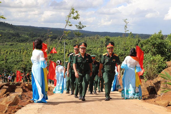 Công trình được đầu tư xây dựng với tổng chiều dài 800 m, mặt đường rộng 3 m, kinh phí hơn 1 tỷ đồng