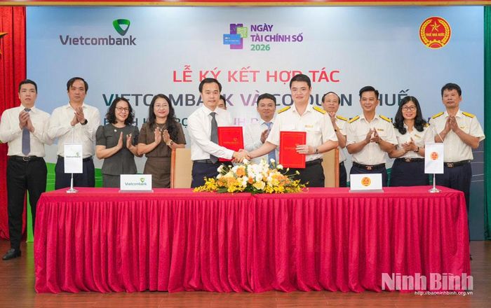 Ngành Thuế Ninh Bình phối hợp với hệ thống ngân hàng thương mại để hỗ trợ người nộp thuế.