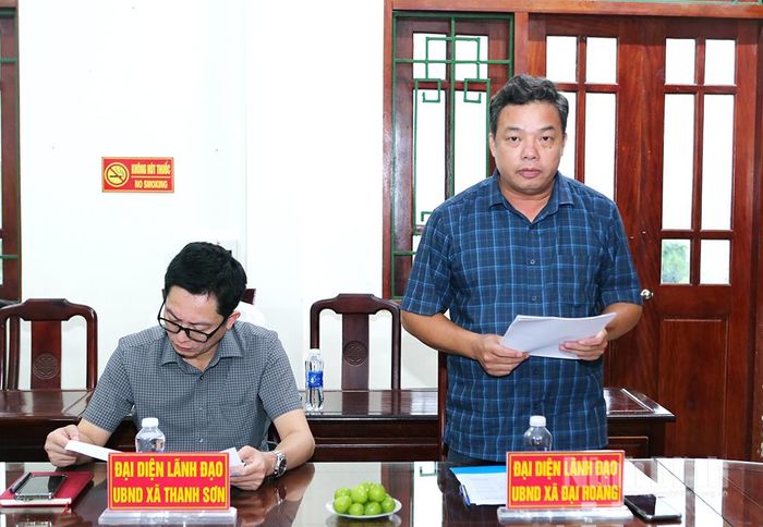 Đại diện lãnh đạo UBND xã Đại Hoàng báo cáo kết quả thi đua, khen thưởng 6 tháng đầu năm 2026 của Cụm thi đua các xã số 2.