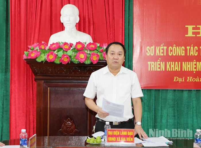 Đại diện lãnh đạo UBND xã Gia Viễn, Trưởng Cụm thi đua các xã số 2 phát biểu tại hội nghị.
