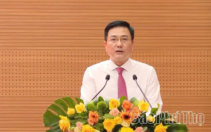 Đồng chí Phó Chủ tịch UBND tỉnh Vũ Việt Văn phát biểu tại buổi lễ.
