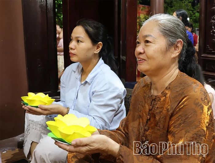 Mỗi ánh nến được thắp lên cũng là một lời nhắc nhở để chúng ta biết trân trọng những người đang ở bên mình, biết sống yêu thương, sẻ chia và làm những điều tốt đẹp cho gia đình.