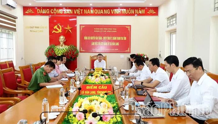 Quang cảnh buổi làm việc.