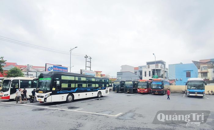 Bến bãi đón, trả khách tại Trung tâm Dịch vụ và quản lý bến xe khách phía Bắc tỉnh luôn thông thoáng, sạch đẹp - Ảnh: B.T