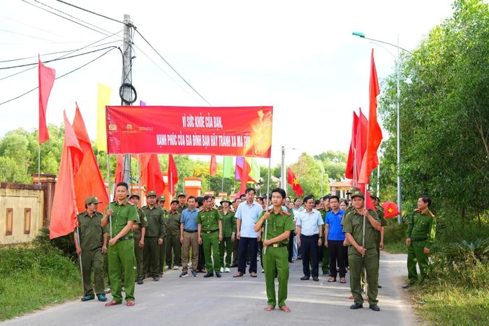 Công an xã Hiếu Giang tổ chức tuyên truyền phòng, chống ma túy - Ảnh: P.X.D