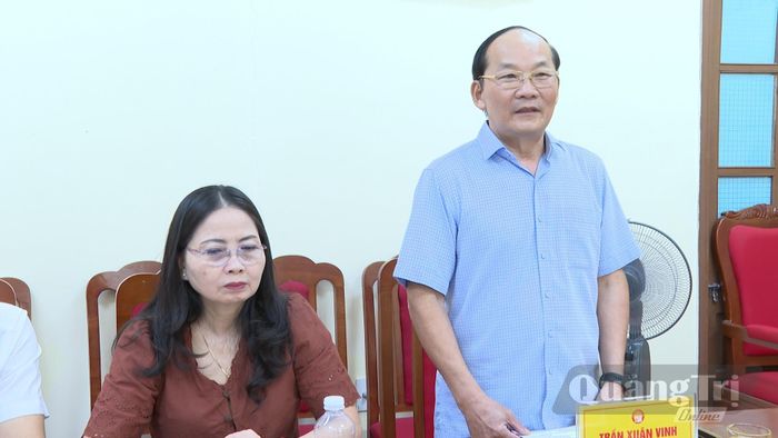 Đồng chí Trần Xuân Vinh, Chủ tịch Hội Khuyến học tỉnh báo cáo tình hình hoạt động của hội - Ảnh: N.L