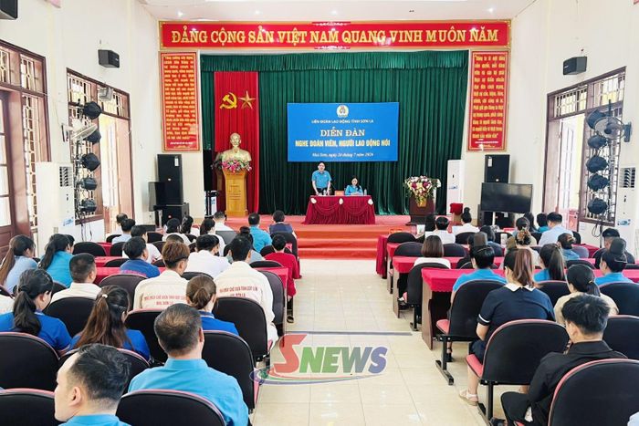 Diễn đàn "Nghe đoàn viên, người lao động nói" tại xã Mai Sơn.Ảnh: PV
