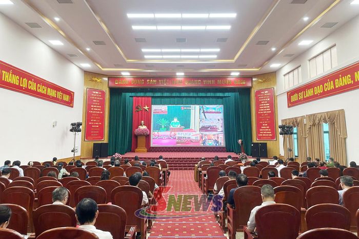 Hội nghị trực tuyến tại điểm cầu phường Tô Hiệu.