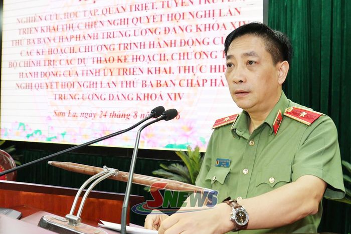Đồng chí Giám đốc Công an tỉnh quán triệt các nghị quyết Hội nghị lần thứ ba Ban Chấp hành Trung ương Đảng khóa XIV.