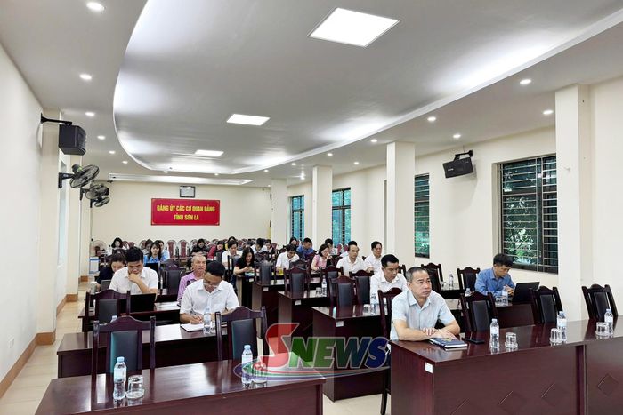 Các đại biểu dự hội nghị tại điểm cầu Đảng ủy các cơ quan Đảng tỉnh.