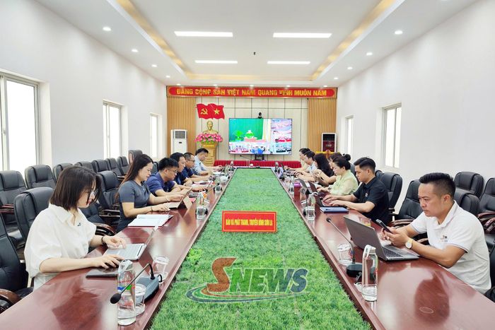 Hội nghị tại điểm cầu Báo và Phát thanh, truyền hình Sơn La.
