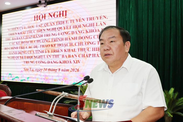 Đồng chí Chá A Của, Phó Bí thư Tỉnh ủy, Chủ tịch Ủy ban MTTQ Việt Nam tỉnh điều hành thảo luận tại hội nghị.