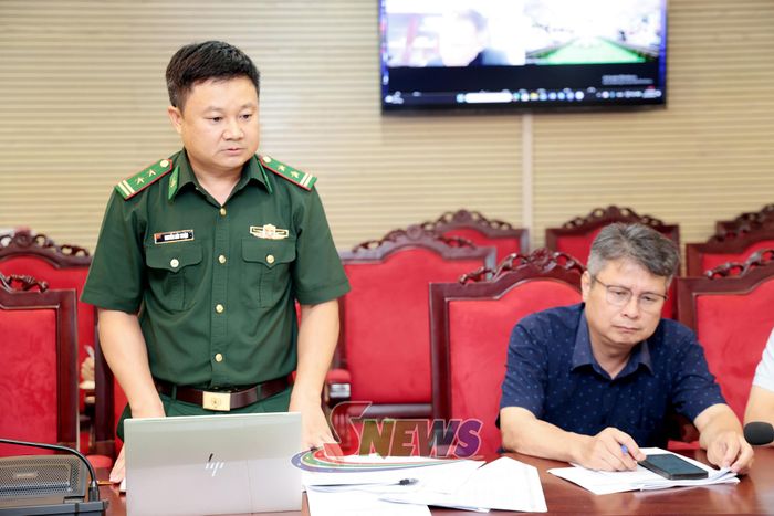 Đại diện Ban Chỉ huy Bộ đội Biên phòng tỉnh phát biểu tại cuộc họp.