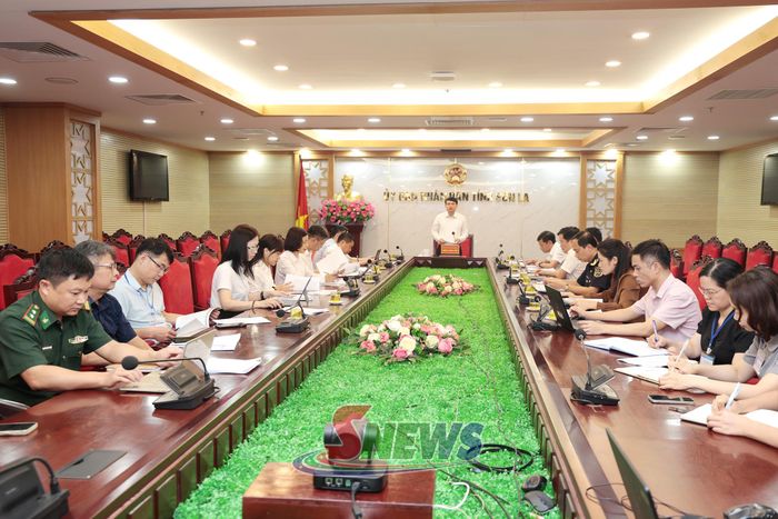 Toàn cảnh cuộc họp.