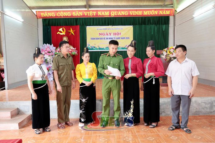 Công an xã Chiềng Sơ tuyên truyền, vận động nhân dân chấp hành các quy định của pháp luật tại bản Luấn.