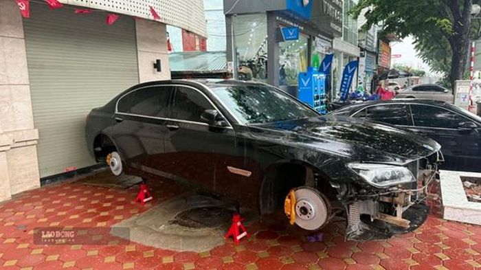 Bộ 4 mâm lốp BMW trị giá gần 100 triệu đồng bị lấy trộm tại Hà Nội. Ảnh: Dương Văn Hoàng