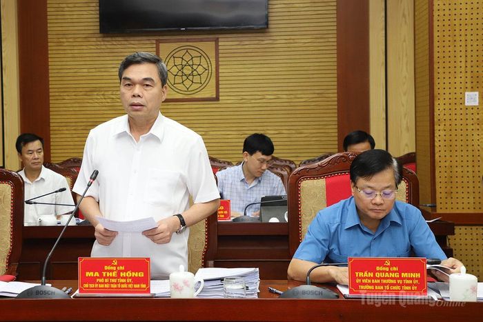 Phó Bí thư Tỉnh ủy, Chủ tịch Ủy ban MTTQ tỉnh Ma Thế Hồng phát biểu tại phiên họp.