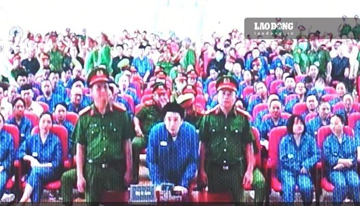 Ca sĩ Chi Dân bị VKS đề nghị mức án từ 6-7 năm tù. Ảnh chụp màn hình: Anh Tú