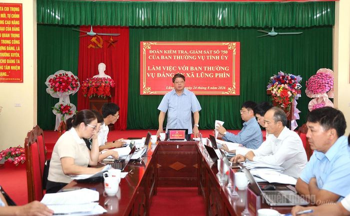 Đồng chí Hà Trung Kiên, Ủy viên Ban Thường vụ Tỉnh ủy, Phó Chủ tịch Thường trực Ủy ban MTTQ Việt Nam tỉnh Tuyên Quang phát biểu kết luận tại buổi làm việc.