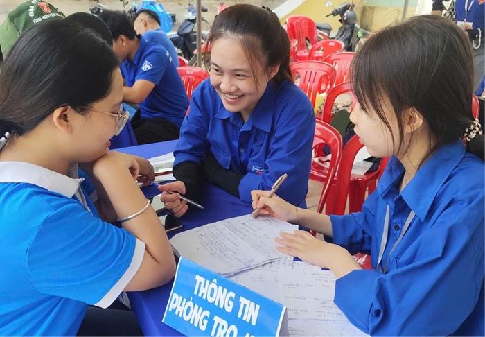 Đoàn TNCS Trường Đại học Ngoại ngữ, Đại học Huế hỗ trợ tân sinh viên tìm nhà trọ.